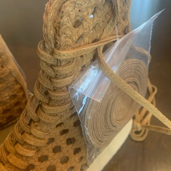 💫HP‼️💫 NIB FREE PEOPLE Luca Lace-up Sandal in Tan, Sizes 6.5 & 8 - Picture 8 of 12